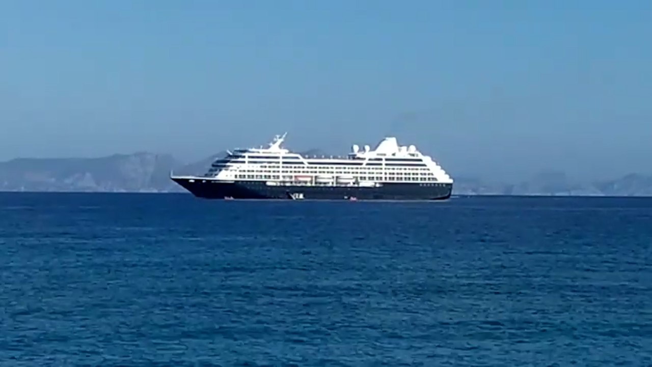 Marmaris açıklarında turist teknesi battı: Bir kişi kayıp