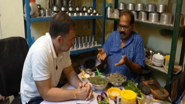 राहुल गांधी ने कोल्हापुर में दलित परिवार के साथ खाया खाना