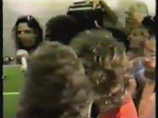 ALICE COOPER 1982' ZIPPER CATCHES SKIN SPOT TV