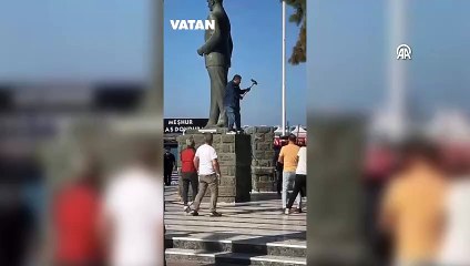 Balıkesir'de Atatürk heykeline balyozla saldırdı