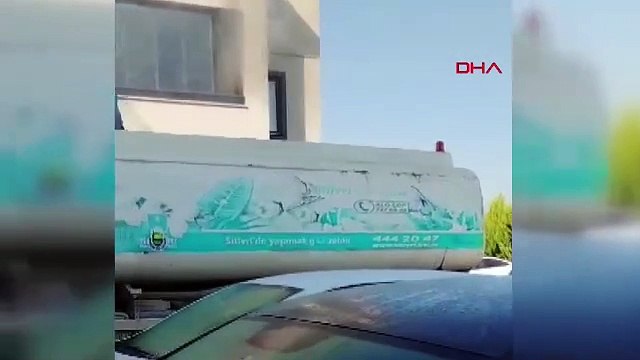BURSA 3 katlı binadaki yangına, belediye işçileri de müdahale etti