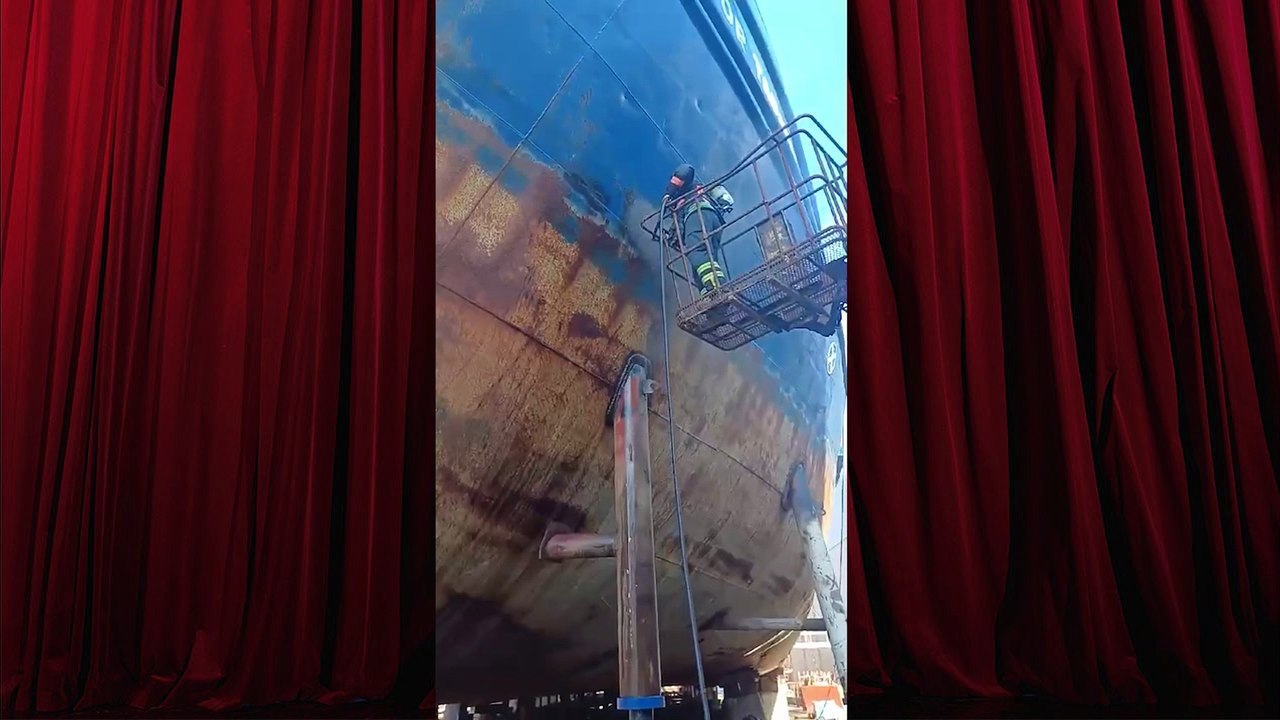 Altınova Tersaneler Bölgesi’nde Kuru Yük Gemisi Yangını Kontrol Altına Alındı