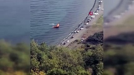 Korku dolu anlar kamerada! Paraşütçü denize çakıldı