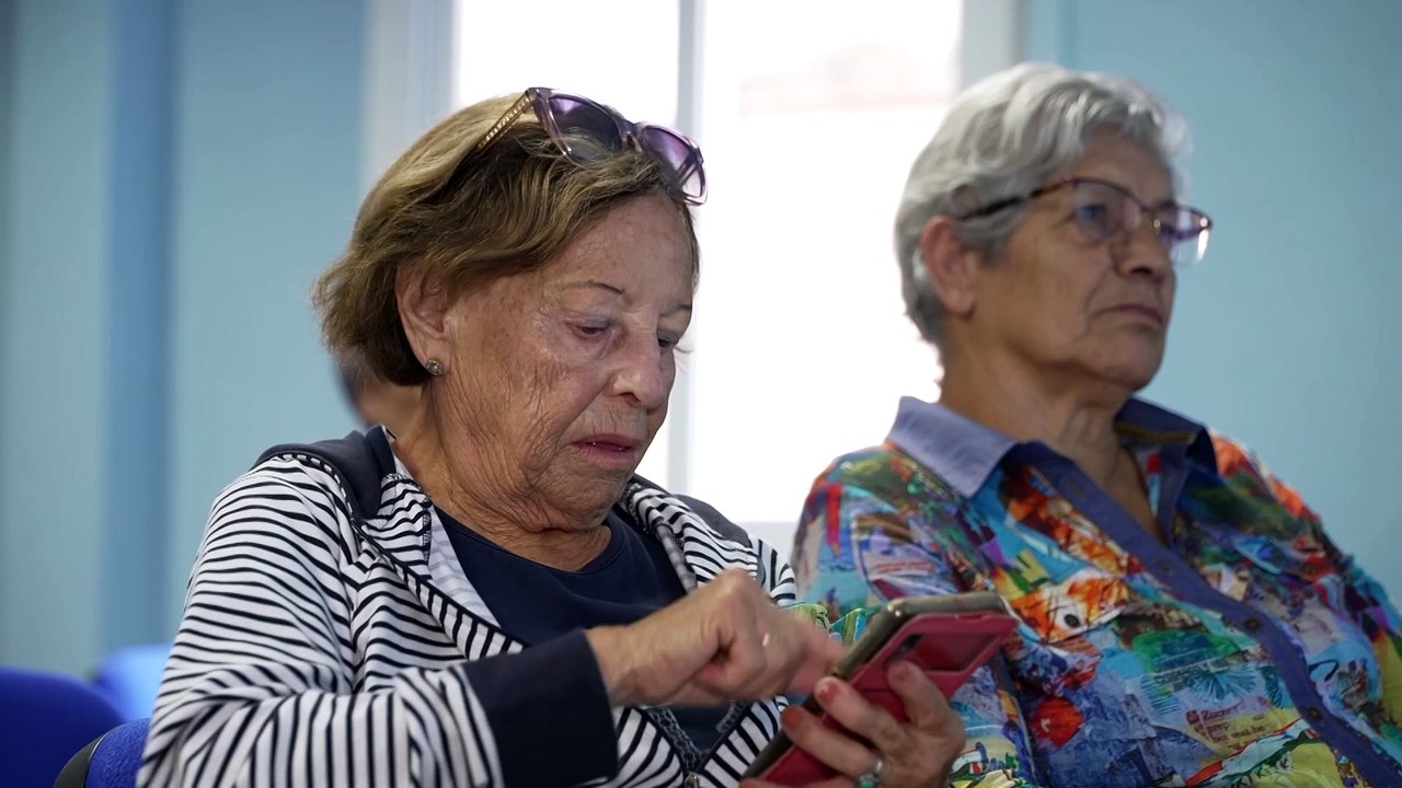 “Mantén tu salud al día en la era digital”, salud y consejos sobre Internet para mayores de 60
