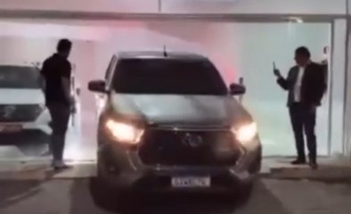 Vereador desfila em Hilux ganha de aposta