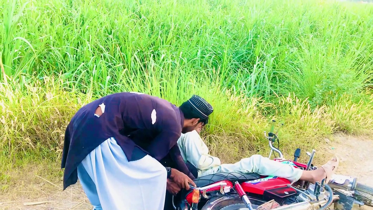 عجیب و غریب فقیر صرف لڑکی کی مدد کی