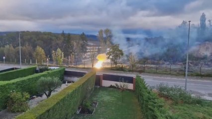 Evacuadas cerca de 70 personas de la R3 por el incendio en la catenaria en Torelló (Barcelona)