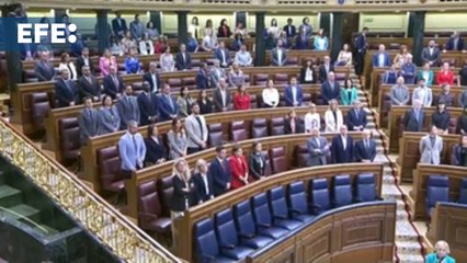 下载视频: El Congreso guarda un minuto de silencio por los fallecidos en las rutas migratorias