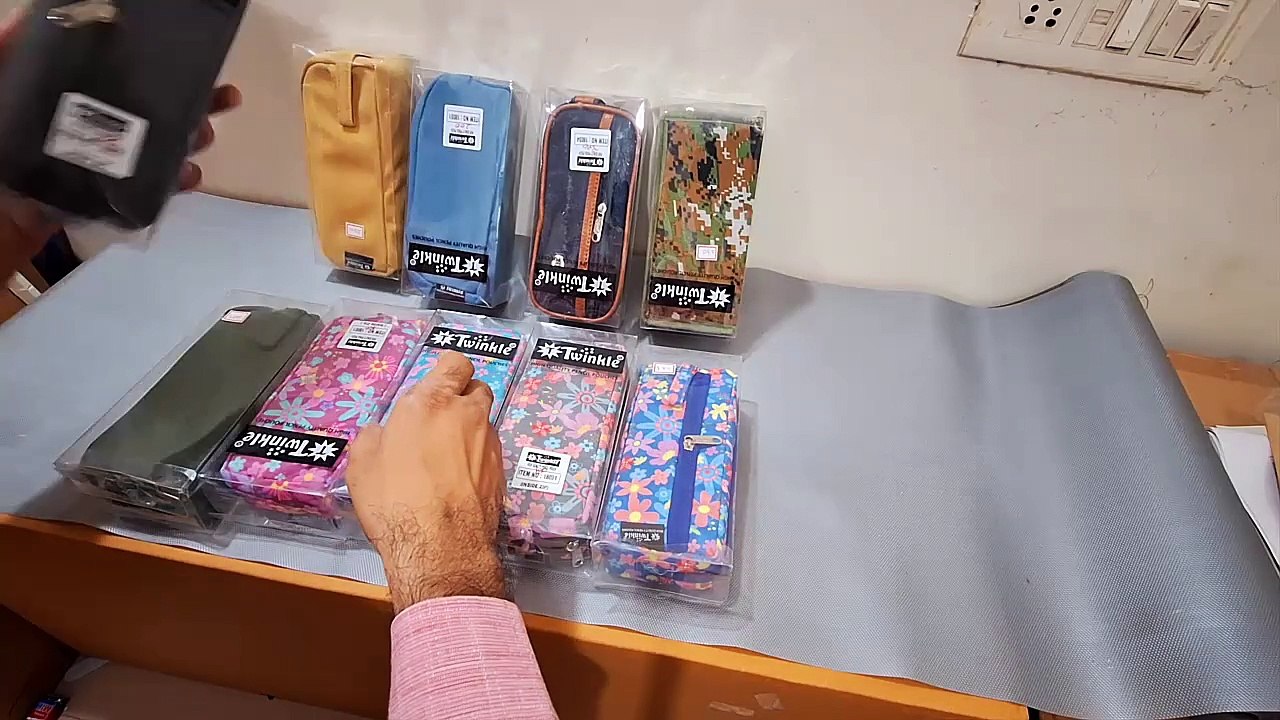 Unboxing and Review of Pencil Case, Large Capacity Marker Pen Pencil Pouch, Bright Colour Trendy Trunk Travel Stationery Bag Organizer with Zipper for School Kids