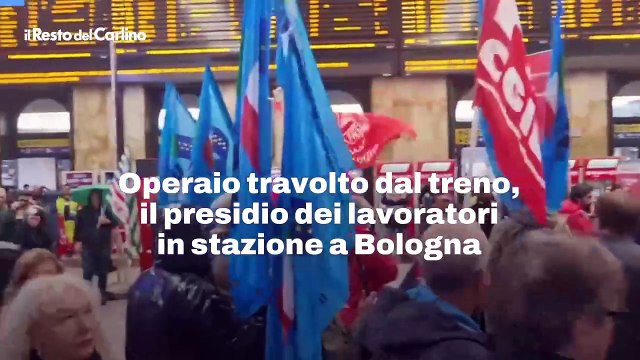 Operaio travolto dal treno, il presidio dei lavoratori in stazione a Bologna: video