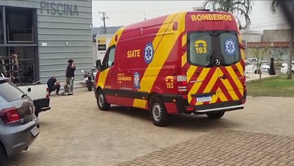 Ao fazer instalação de peça, trabalhador cai de andaime e é atingido no rosto por objeto