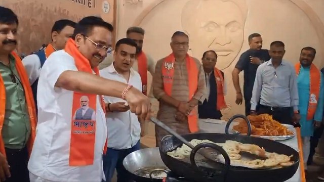 हरियाणा विधानसभा में भाजपा की जीत पर केन्द्रीय मंत्री पाटिल ने बनाई जलेबी