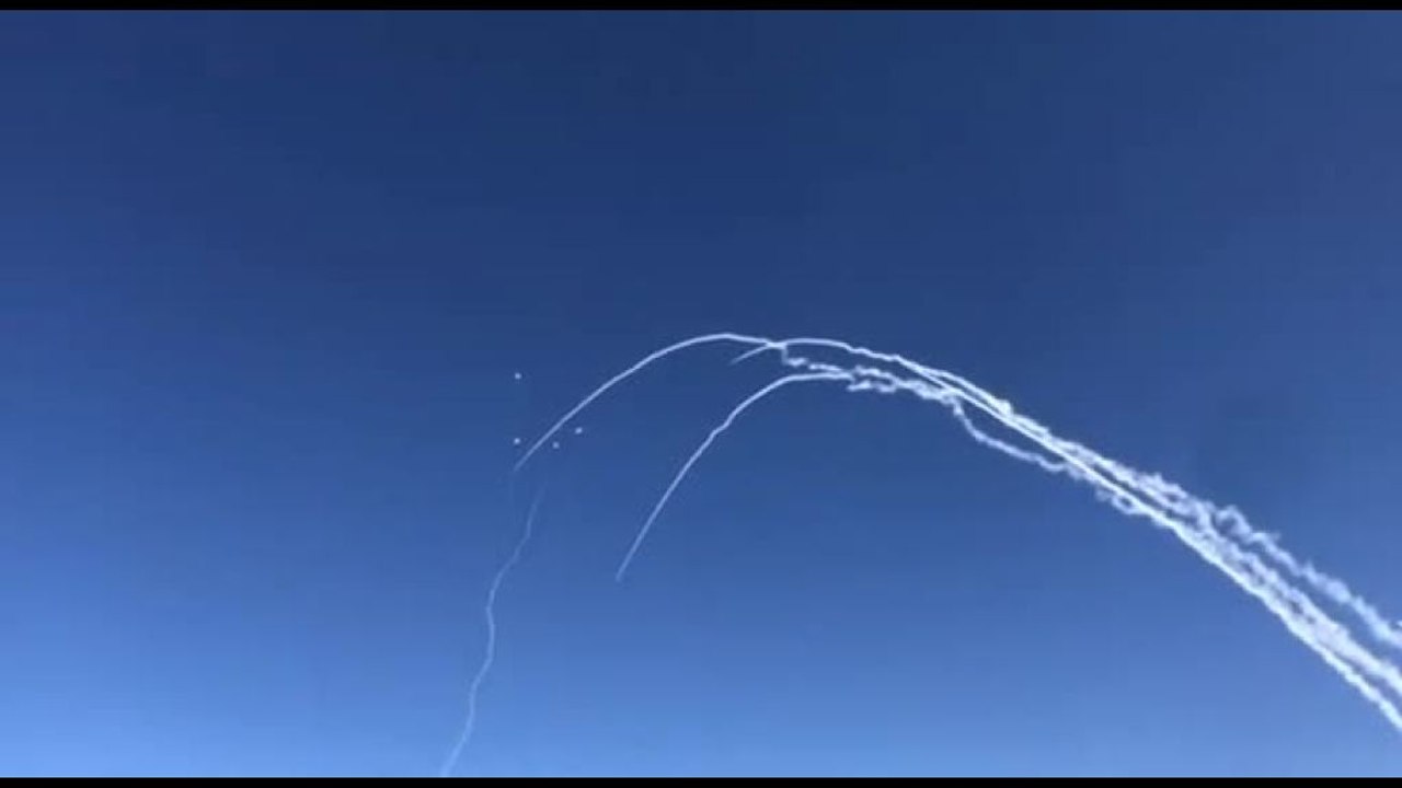 Razzi di Hezbollah colpiscono Haifa, danni a edifici e auto