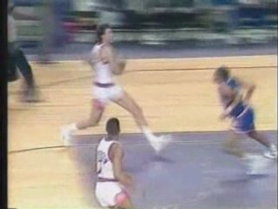 TOM CHAMBERS PAR DESSUS MARK JACKSON