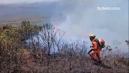 Incêndio de grandes proporções atinge Serra da Moeda