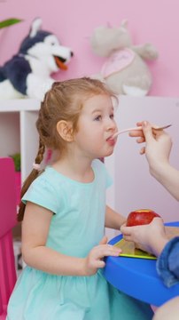 Kid-approved! Easy way to enjoy an apple #123go #food #parenting #hacks