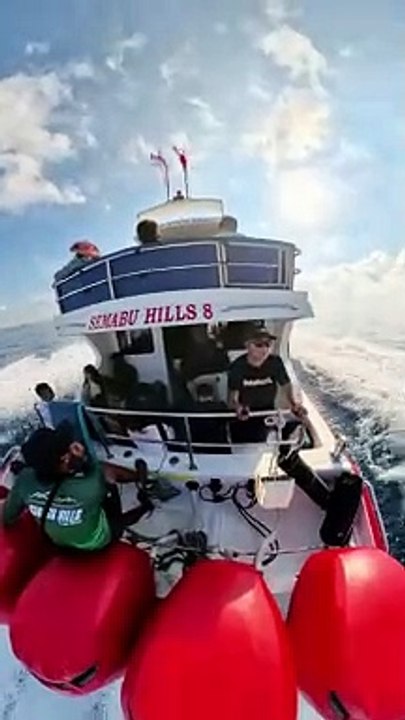 Kapal Cepat Sanur Ke Nusa Penida Melintasi Selat Badung Bali...  #KapalCepat #FastBoat #Sanur #NusaPenida #SemabuHills