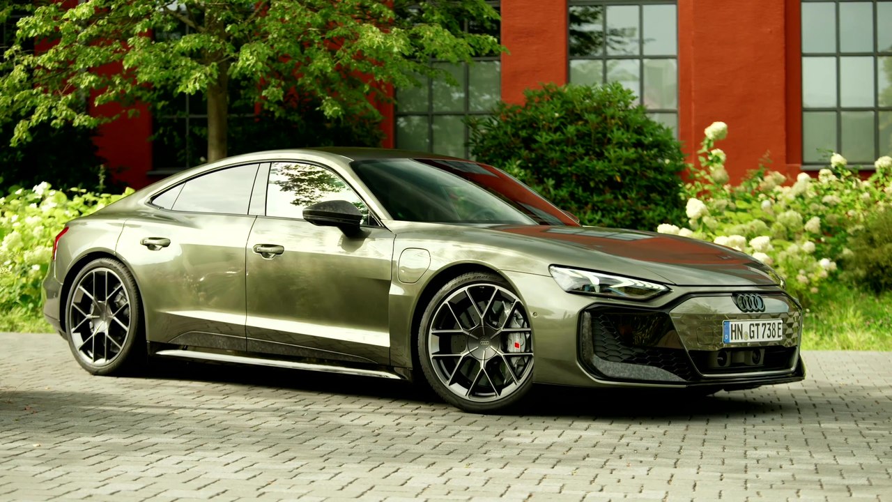 The new Audi RS e-tron GT performance Exterior Design in Oak Green