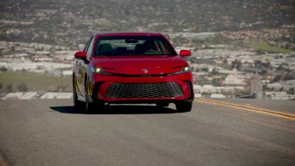 2025 Toyota Camry SE AWD in Supersonic Red Driving Video