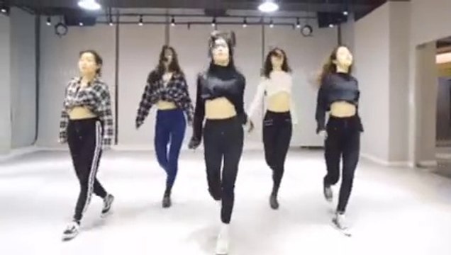 Chines Lady Dancing video ! shuffle dance ! Viral video