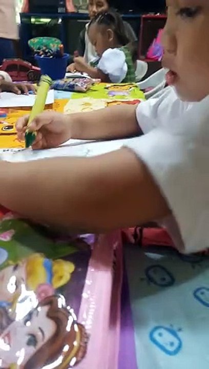 kulay daw sya ng apple 