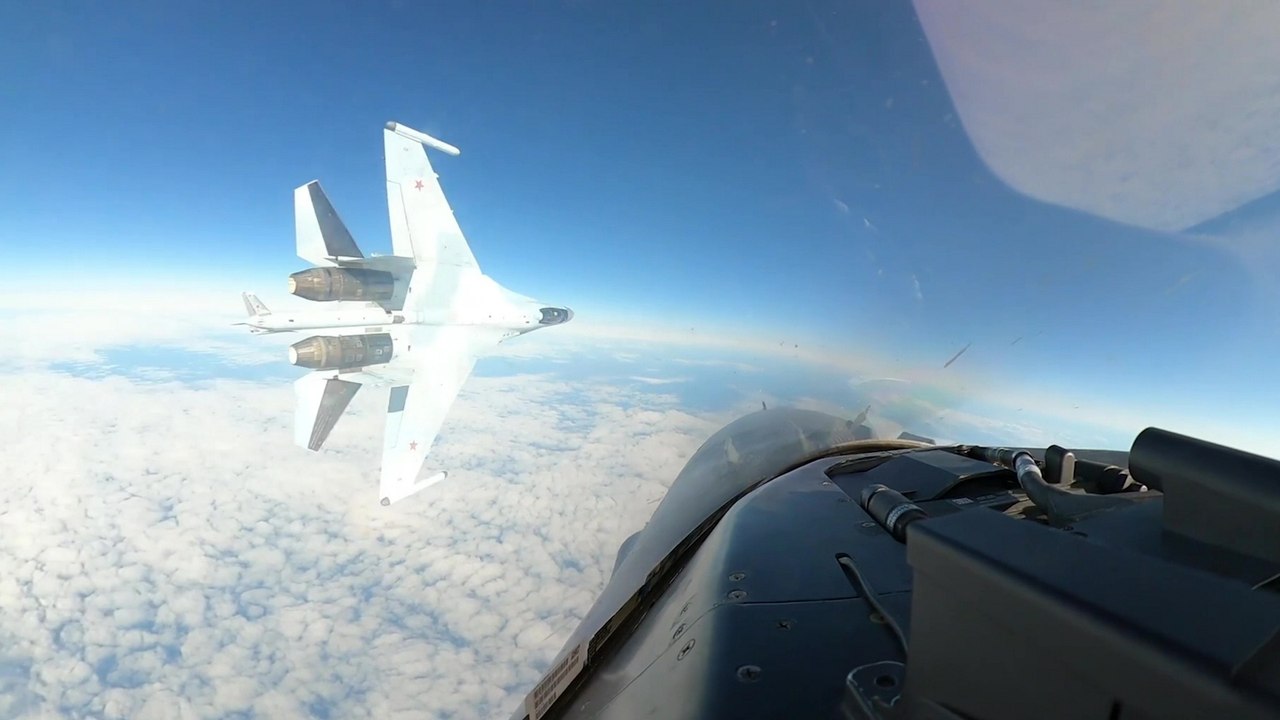 Russisches Kampfflugzeug verfehlt knapp US-Kampfjet