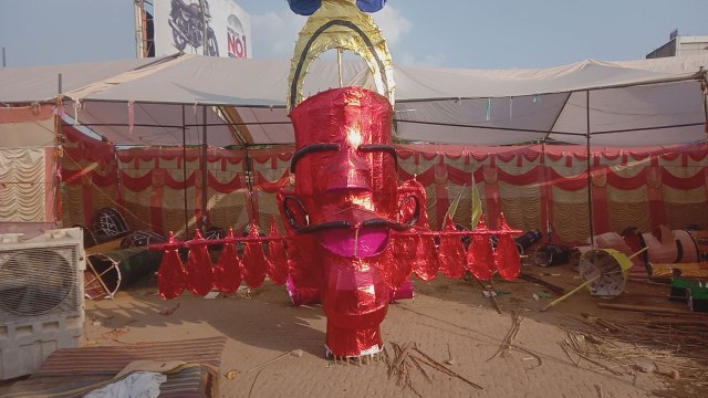 दशहरा पर्व की तैयारियां अंतिम चरण में, 65 फुट का रावण का होगा दहन
