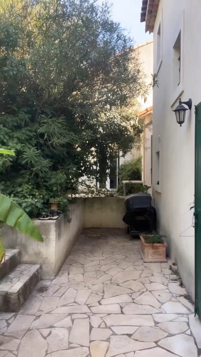 LA BISE : MARSEILLE  VS PARIS  En vrai, tu commences à gauche ou à droite, la bise ?