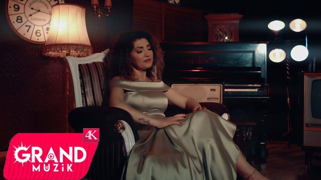 Funda Banaz - Devlerin Aşkı Büyük Olur (Official Video)