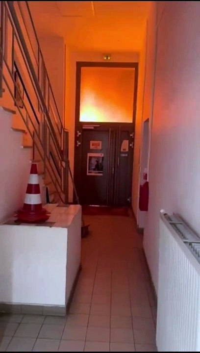 URGENT - Quatre voitures de police incendiées cette nuit devant le commissariat de Cavaillon - Aucune personne blessée - VIDEO