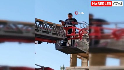 Çatıya Sıkışan Güvercin İtfaiye Ekiplerince Kurtarıldı