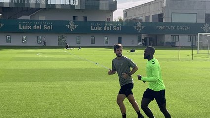 Sabaly aparece en una sesión con ocho bajas