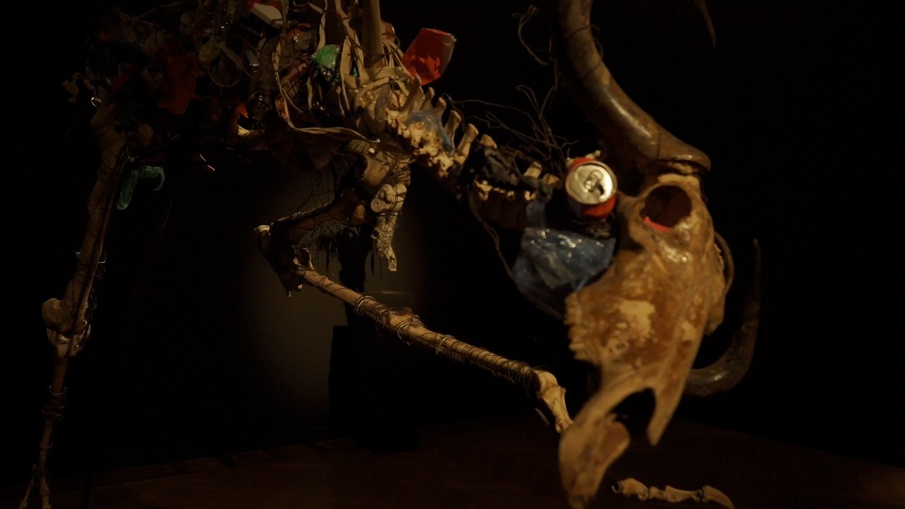 Los fósiles de un futuro distópico: cuando el arte denuncia la huella humana