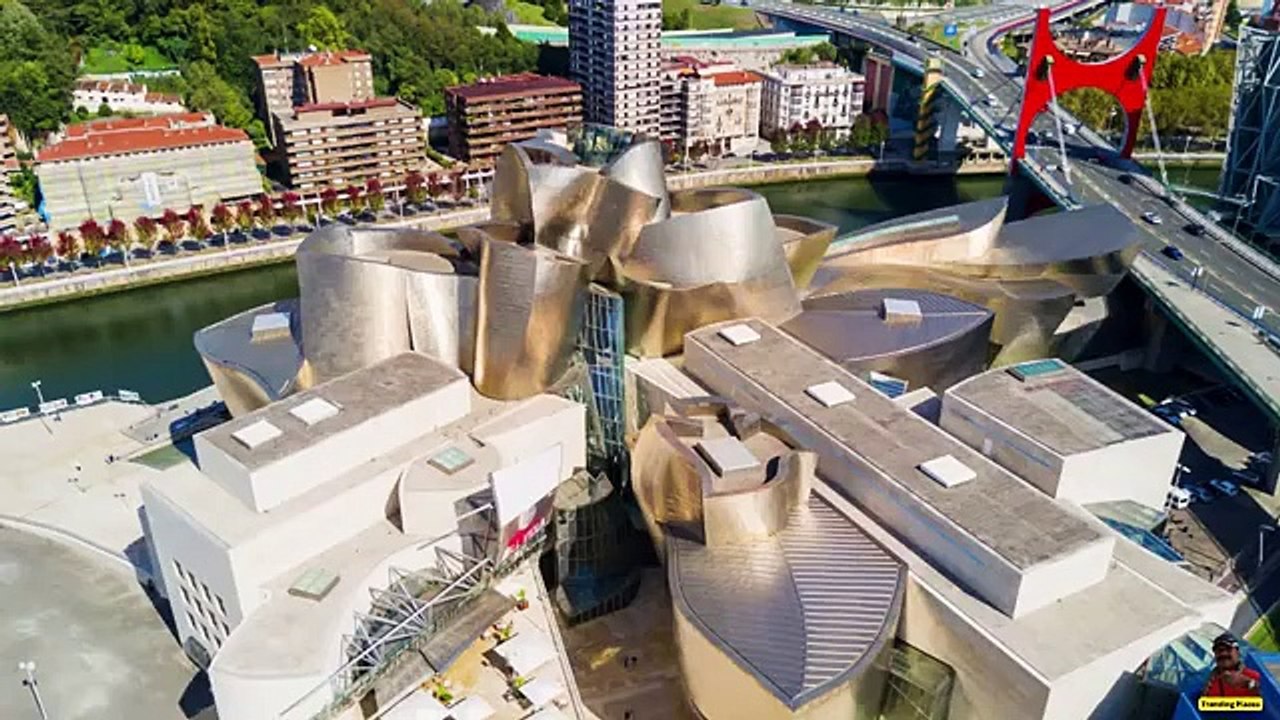 Guggenheim Museum , Bilbao, Spain
