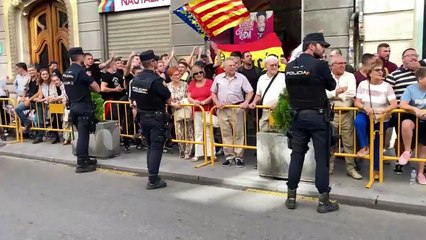 Feixistes provant de rebentar la processó