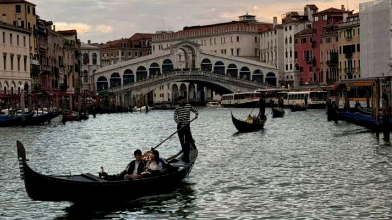 Couple travel 2,300 miles for their first date in Venice after meeting online
