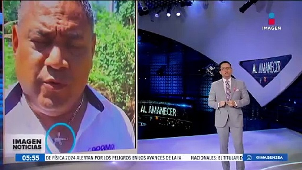 Captan al director de la CAPAMA portando un dije de oro en forma de rifle