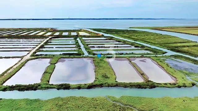 La bande-annonce du dernier numéro de Nos terres inconnues présenté par Raphaël de Casabianca avec Inès Reg 