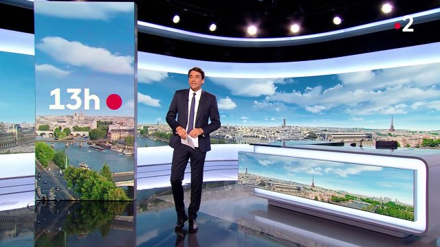 Le 13 Heures de France 2 présenté par Julian Bugier le mardi 8 octobre 2024.
