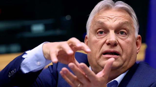 Orban carga contra la inmigración y parafrasea a Trump mientras los eurodiputados le cantan el 'Bella Ciao'