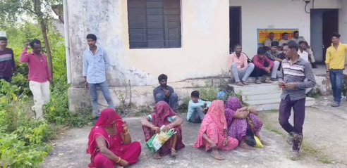 एक विवाहिता का शव फंदे पर लटका मिला।