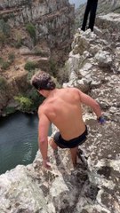 Un homme a établi un record du monde de plongée dans la mort (vidéo)