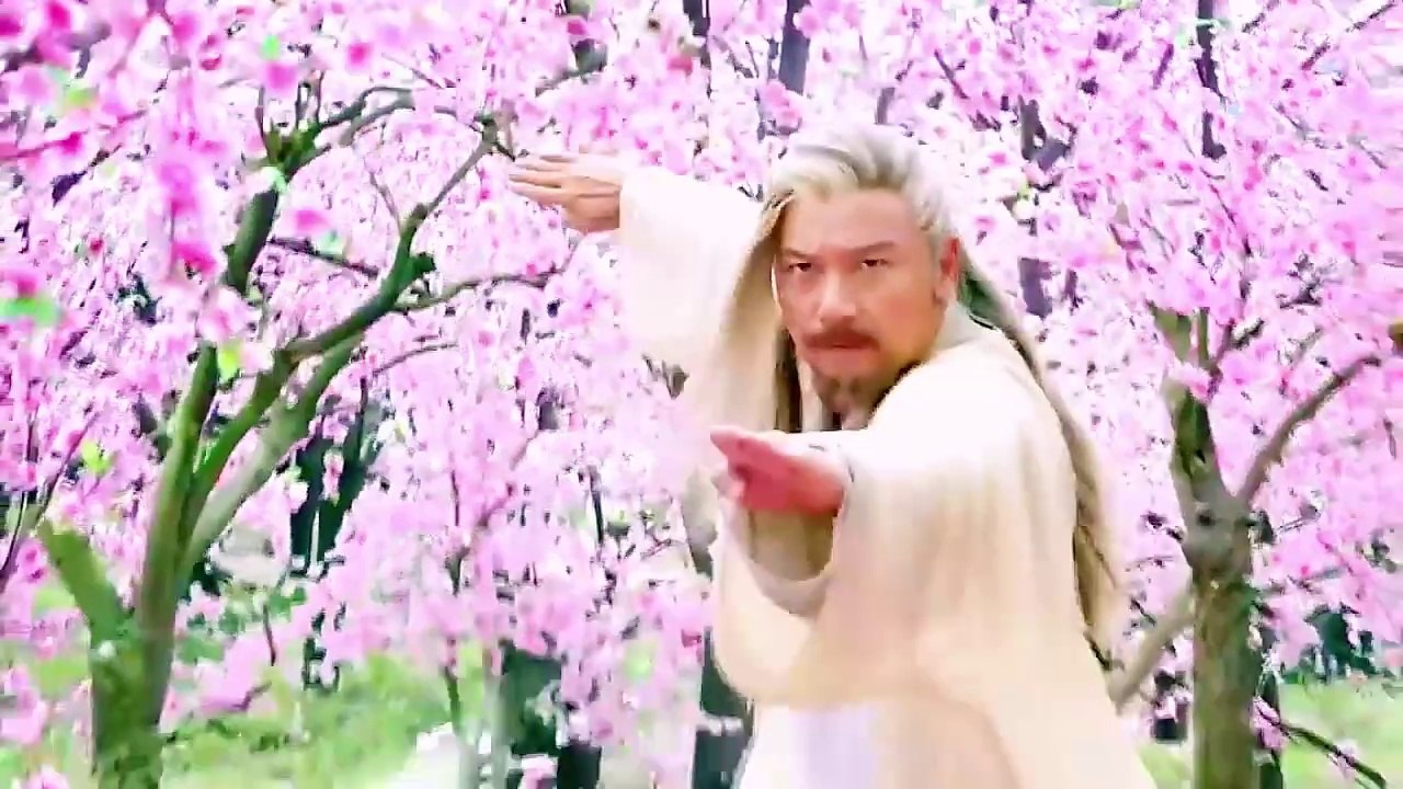 The Legend of the Condor Heroes EP24: Zhou Botong fights Huang Yaoshi