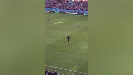 El brutal sprint del guardaespaldas de Messi para proteger al argentino