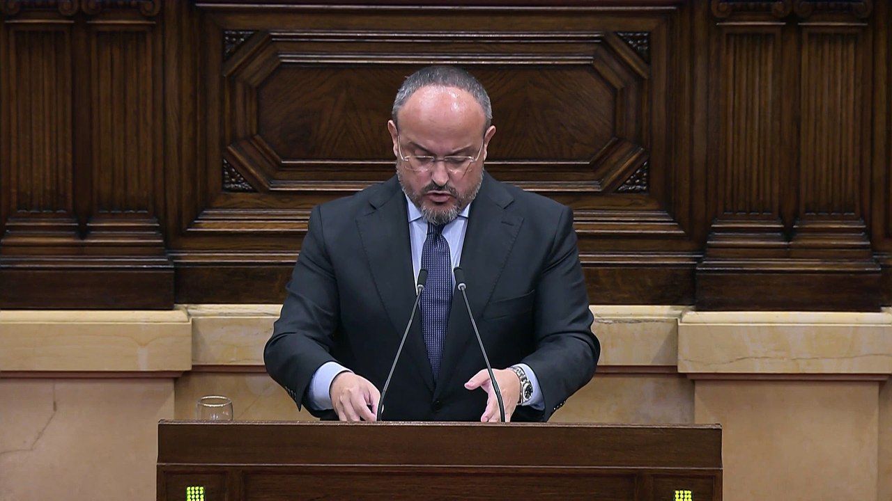 Alejandro Fernández (PP) cree que Illa no edificará 50.000 viviendas "ni en el más psicodélico de sus sueños"