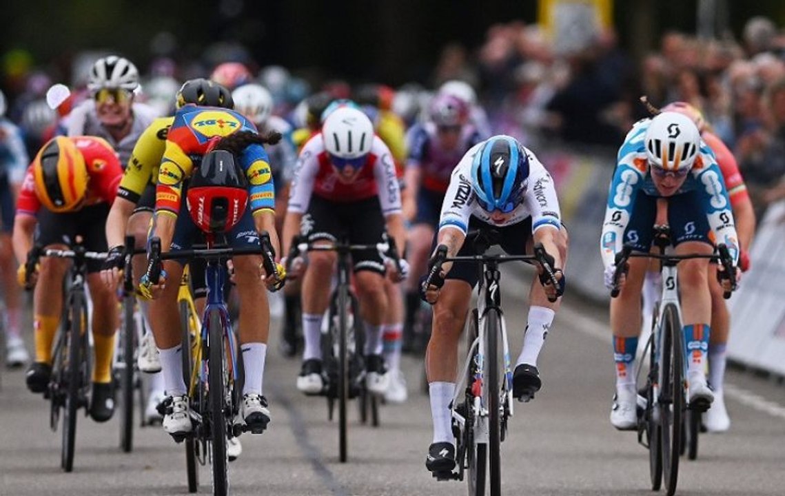 Cycling - Simac Ladies Tour 2024 - Lorena Wiebes wint de 2e etappe, voor Elisa Balsamo en Charlotte Kool