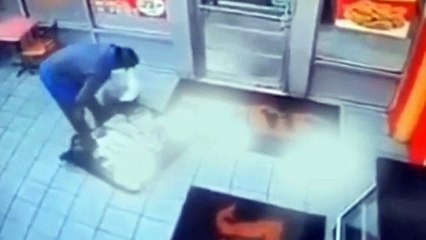 Empleado de restaurante dispara a clientes