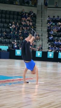 Woman Showcases Amazing Tricks While Jumping Rope