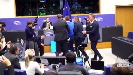 Orban konuştu, salonda "Ciao Bella" yankılandı: Burası Eurovision değil!