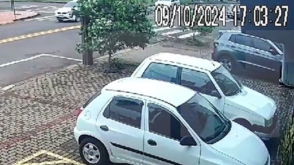 Скачать видео: Câmera registra acidente de trânsito no Jardim Cristal